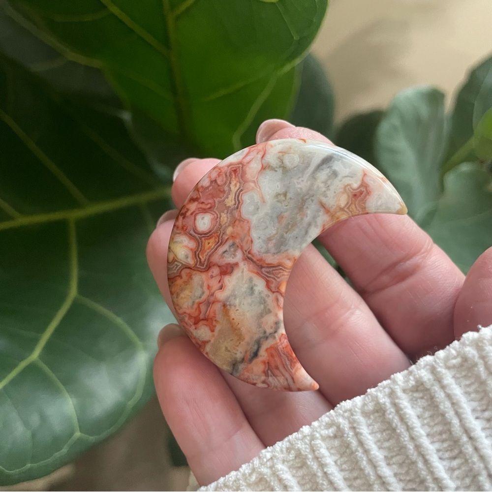 high grade Crazy lace, agate, crystal carved moon from mexico incredible banding - Picture 3 of 5
